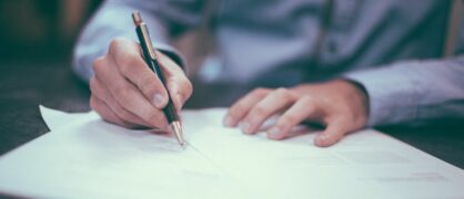 Mientras en las regionales no hay recursos para su funcionamiento en la oficina de comunicaciones de la Dirección General abundan los contratos