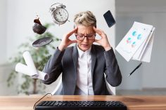 ¡No más sobrecarga laboral para los profesionales de emprendimiento! SINDESENA exige condiciones laborales justas y dignas&nbsp; &nbsp;&nbsp;&nbsp;&nbsp;&nbsp;&nbsp;