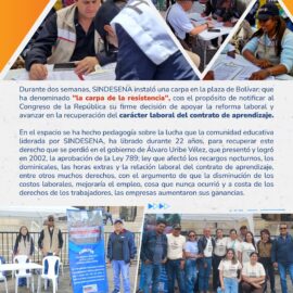 Recolección de firmas en la carpa de la resistencia